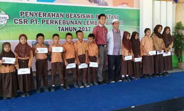 PT. PLB Salurkan Beasiswa Berprestasi Pada Seratusan Lebih 